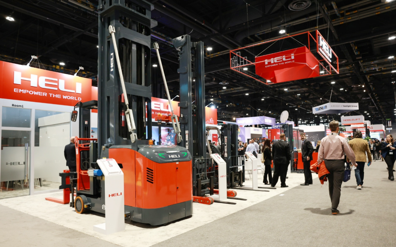 窄巷道三向叉車亮相芝加哥ProMAT展覽會.png